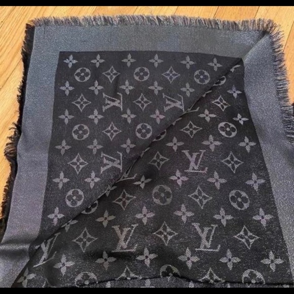 100% Authentic Louis Vuitton Monogram Shawl, Ref M75123 - Picture 3 of 5